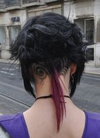 cieniowane fryzury krótkie - uczesanie damskie z włosów krótkich cieniowanych zdjęcie numer 128B